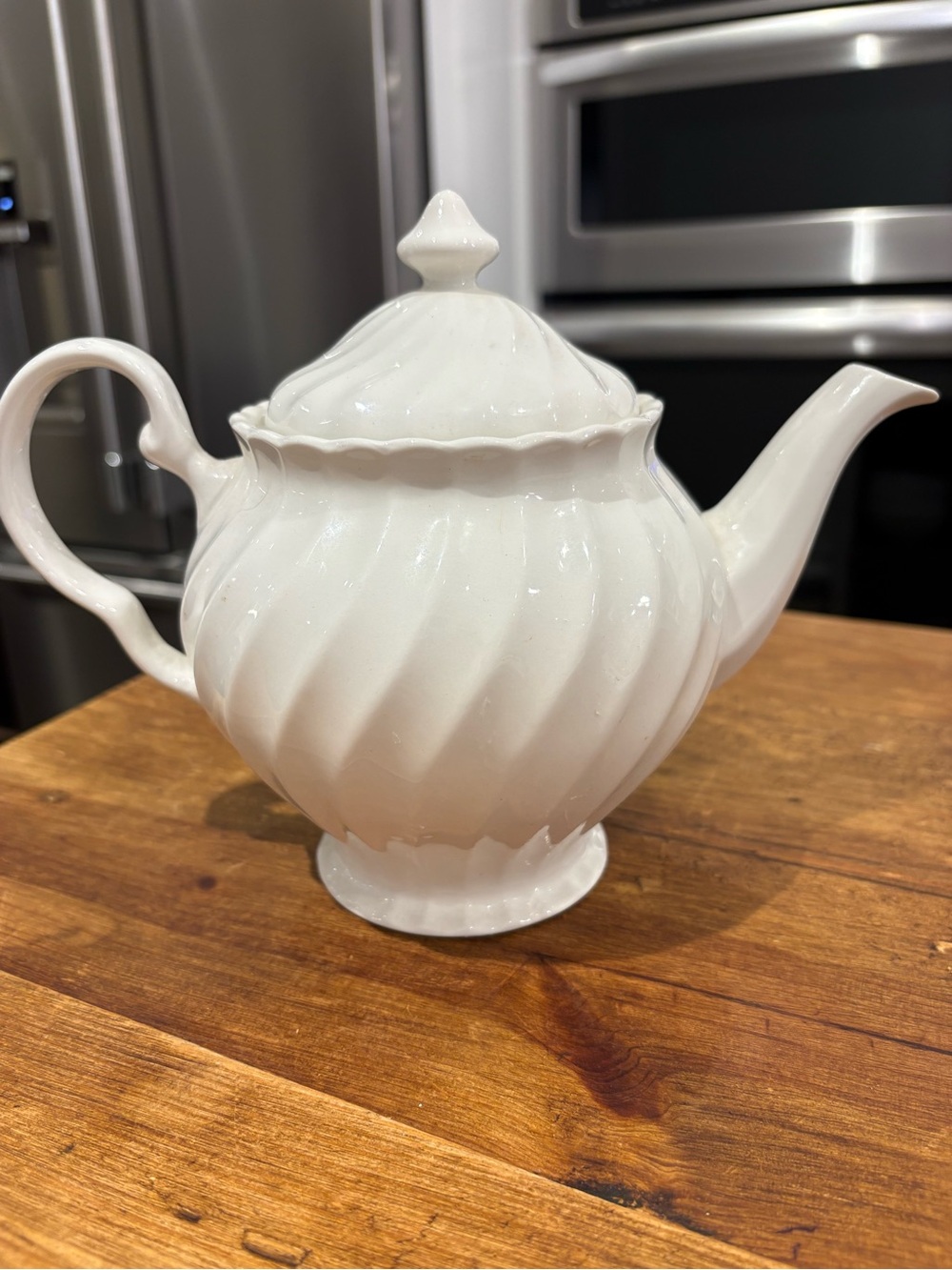 Regency by Johnson Brothers Teapot with Swirl Design